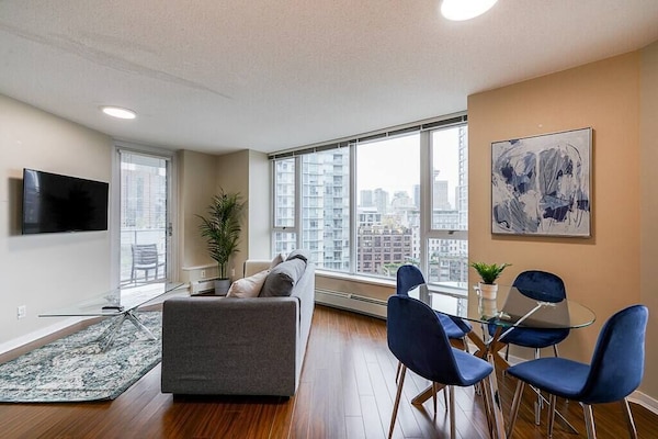 Gorgeous Downtown Unit With City Views - Grouse Mountain