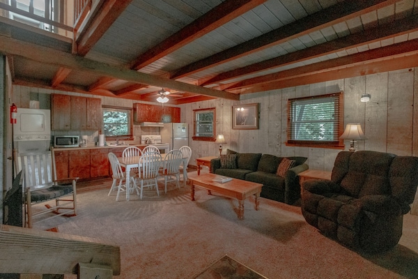 Cozy Cabin #42 - Sleeps 6 - Full Kitchen + Fireplace - Between Boone & Blowing Rock Nc - Tweetsie Railroad, Blowing Rock