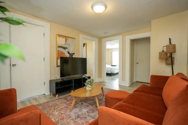 Apartment In Town Center - Brooks Pond, MA