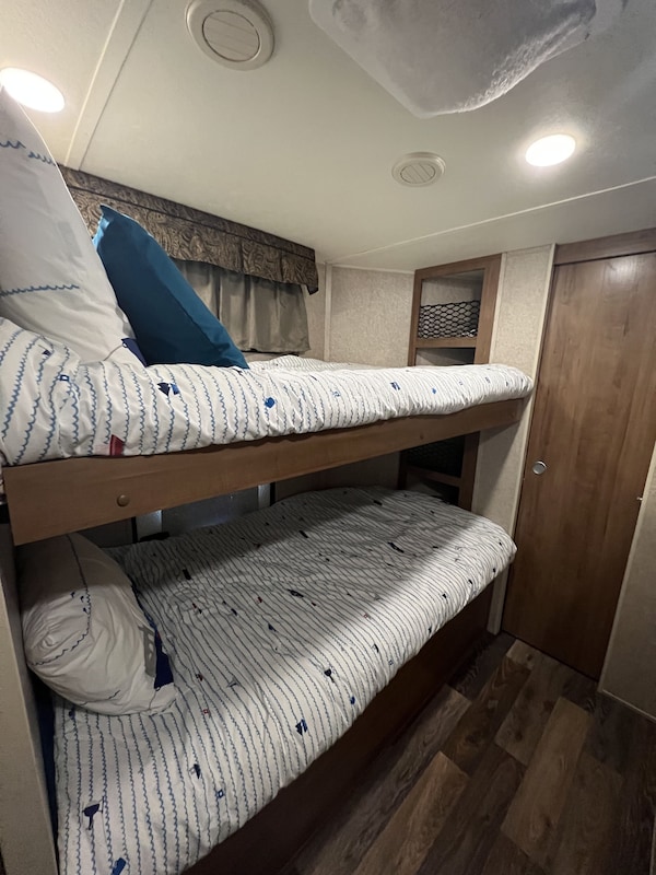 Modern 2 Bedroom Rv Retreat With Pool Access - Lubbock, TX