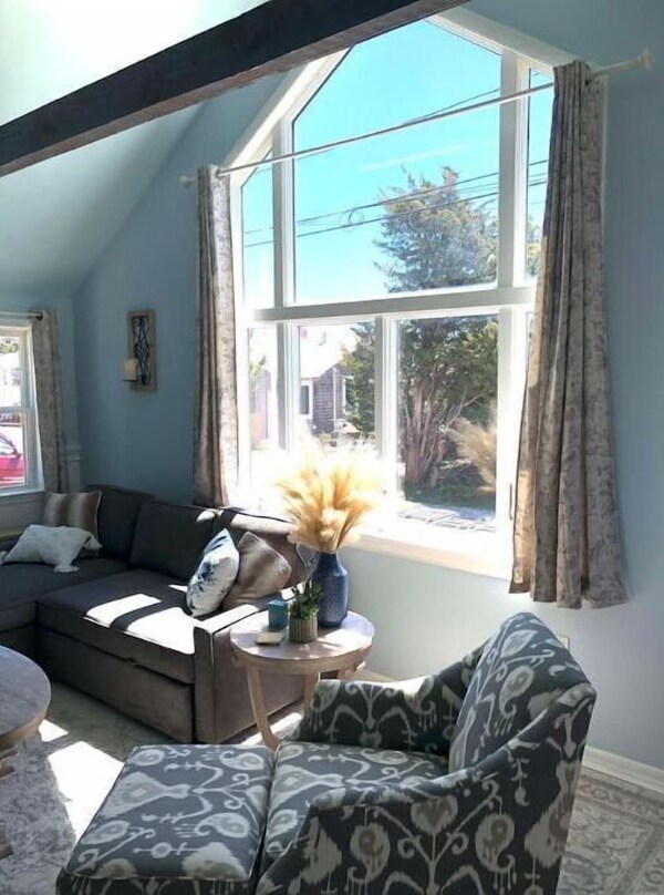 Bright And Airy Beach Cottage On \"The Rock\" Humarock Beach - Scituate, MA