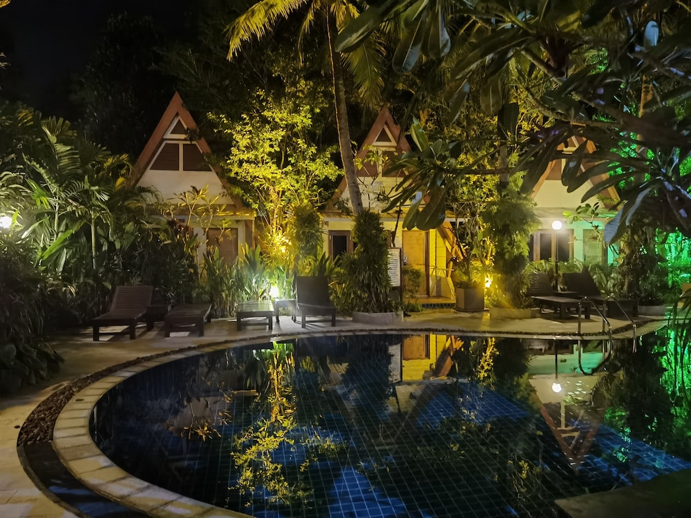 Meet Holiday Hotel - Phuket