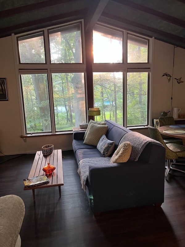 Mid Century Guest House On Wooded Lot - Lake Erie, PA