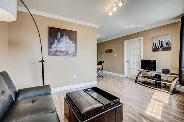 Bright Spacious Downtown Unit 5 Min From Ottawa - Winterlude - Confederation Park