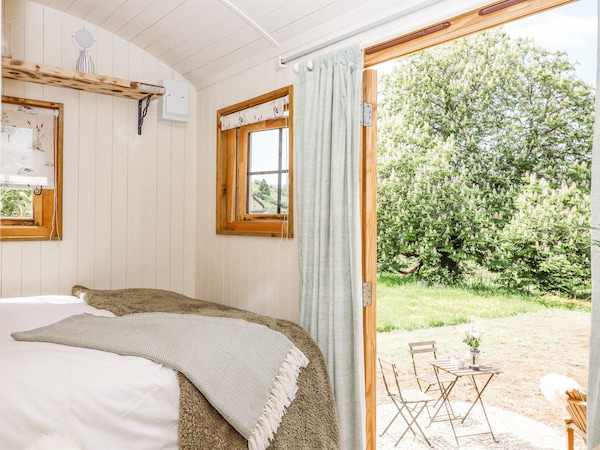 Coombe Valley Shepherd's Hut, Pet Friendly, With A Garden In Shaldon - Shaldon