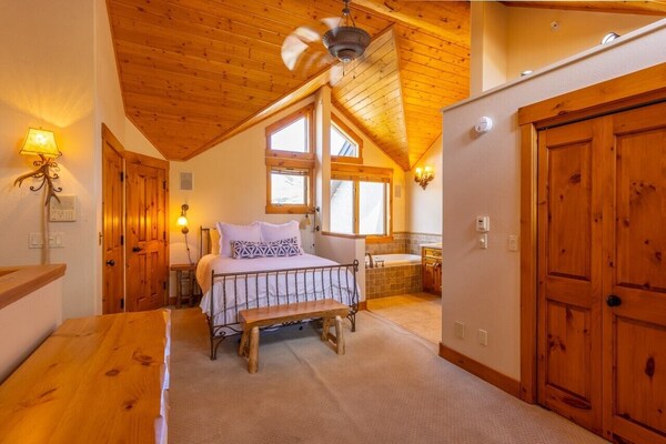 Luxury Ski In/ski Out! Ski Locker, Close To West Wall Lift - Crested Butte, CO