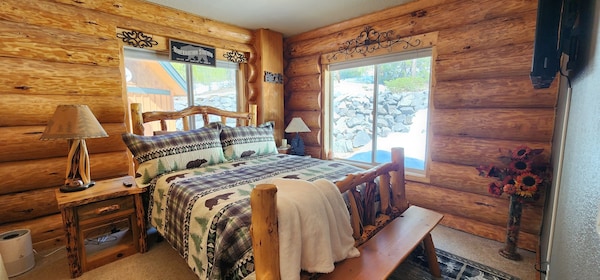 Luxurious Log Cabin Hot Tub, Trails, Lakes, Hiking, Biking, Skiing, Theater Room - Odell Lake, OR