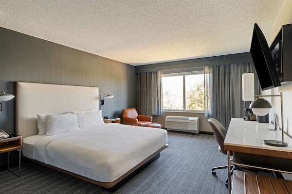 Pleasant Stay! Pet-friendly Hotel With Outdoor Pool, Complimentary Parking! - Danville, CA