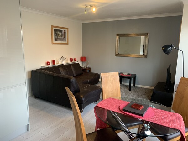 2. Bed Modern Apartment, Wallasey, Liverpool. Sleeps 4 - Wirral