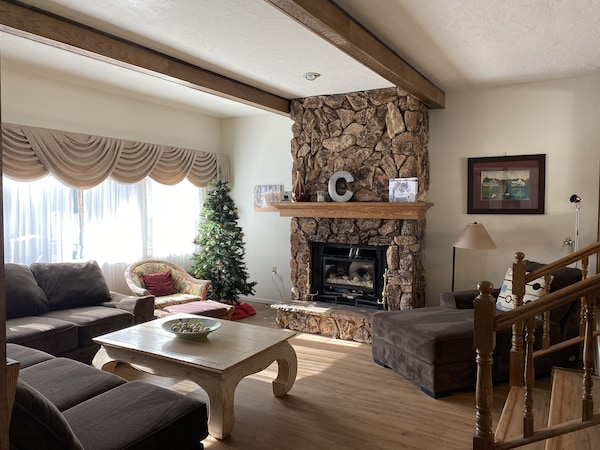 Our Family Vacation Home Is Yours! Minutes To Skiing & Beaches. Prmt# Dstr0825p - Zephyr Cove, NV