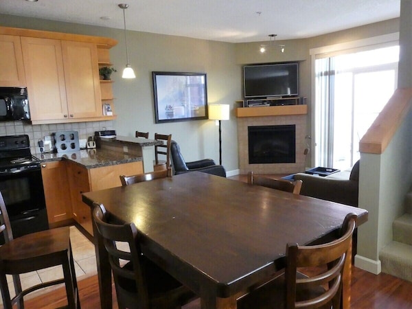 This Townhouse Is A 3 Bedroom(s), 3 Bathrooms, Located In Sooke, Bc. - Sooke