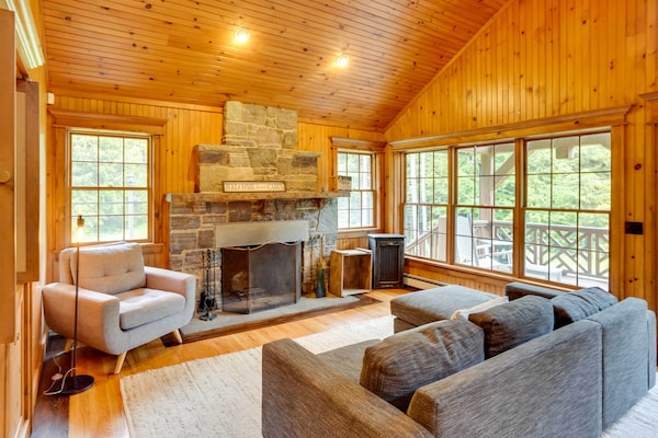 Secluded Elka Park Cabin: Hot Tub & Fire Pit! - Tannersville, NY