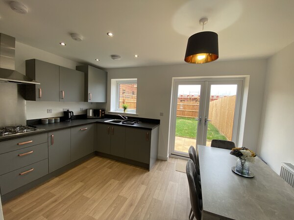 Kingsway House - New Build Spacious 3 Bed Home From Home - Mickleover - Derby