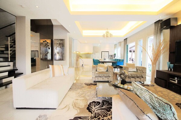 A Lux & Stylish 4br House With Gazebo - Kajang