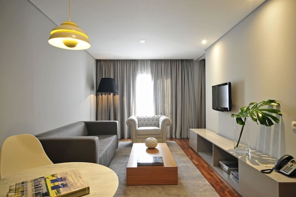 Stay Close From Marques De Pombal! Pet-friendly, Rooftop Sundeck, Full Kitchen! - Lisboa