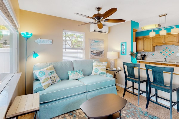 Charming, Single-level Cottage With A Kitchen, Enclosed Yard, & Fast Wifi - St. Pete Beach, FL