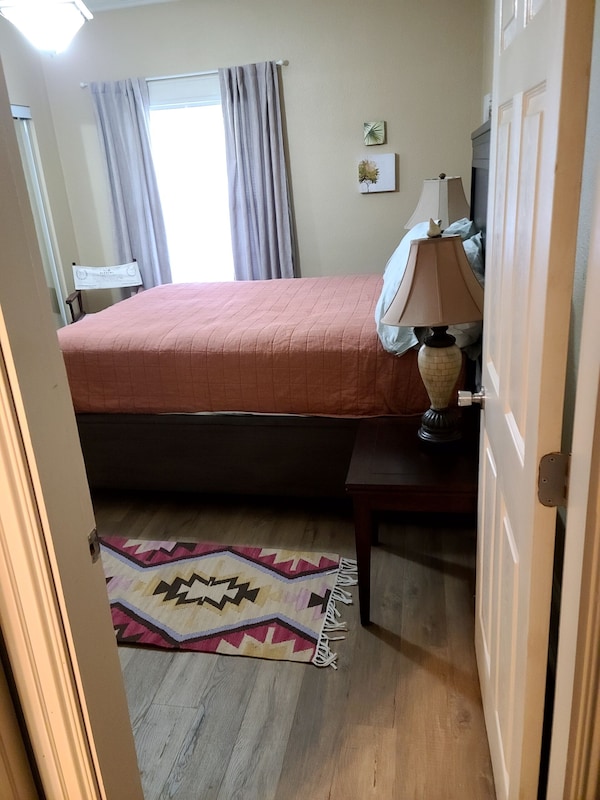 Private 1 Bdrm Apartment In The Heart Of The City. Pet Friendly, No Cleaning Fee - オーエンズボロ, KY