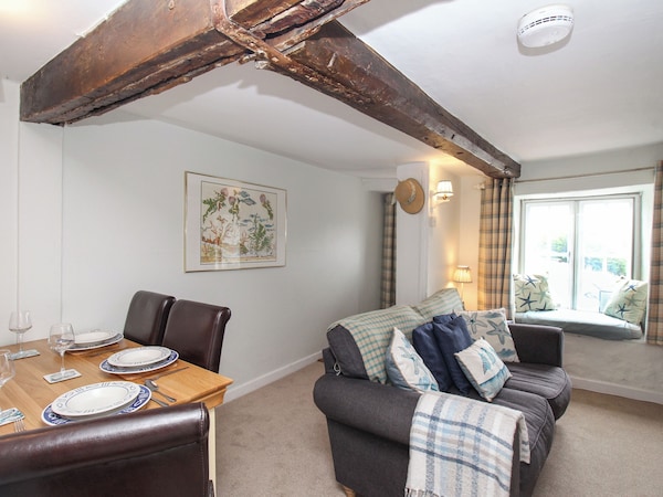 Dormouse Cottage, Pet Friendly, With A Garden In Burton Bradstock - 브리드포트