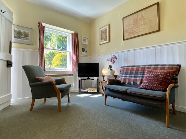 Situated In A Quiet Location With Off-street Parking. Ideal For Couples - Pitlochry