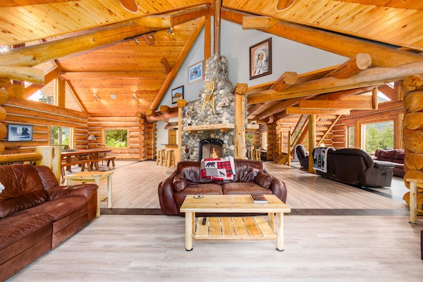 Mountainside Lodge With Private Hot Tub, Deck, Grill, Mtn & Ski Views, Fireplace - Anchorage, AK