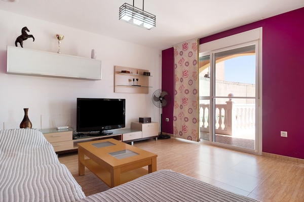 Holiday Home 'Agradable Casa Con Piscina' With Sea View, Private Pool And Wi-fi - Gibraltar