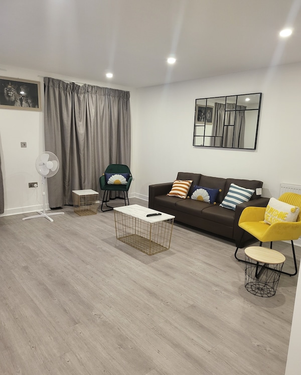 3 Bedrooms 2 Baths Near Excel O2 London City Airport Sleeps Up To 7 - イルフォード