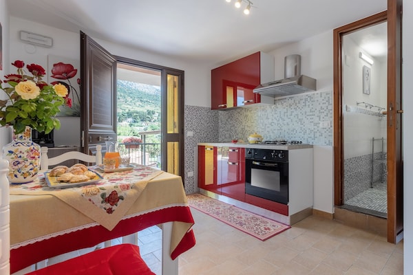 Casa De Vacaciones 'Villa Salvatore' Con Vistas A La Montaña, Terraza Y Wi-fi - Carini