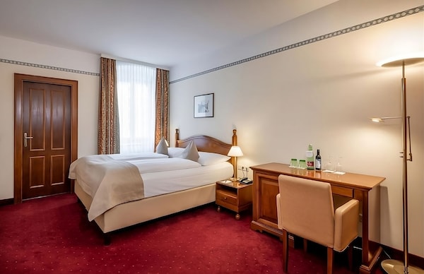 Ensuring A Very Comfortable & Memorable Stay! Classy Room Near Schloss Neuhaus - Freilassing