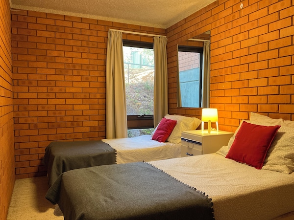 Stunning Lake Views. Cosy Three Bed Apartment. Great In Winter Or Summer. - Jindabyne