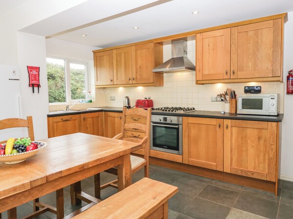 Bay View Cottage, Family Friendly, With Open Fire In Flookburgh - Cartmel
