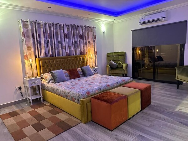 After 5 Apartment 3, 2 Spacious En-suite Bedrooms - Freetown