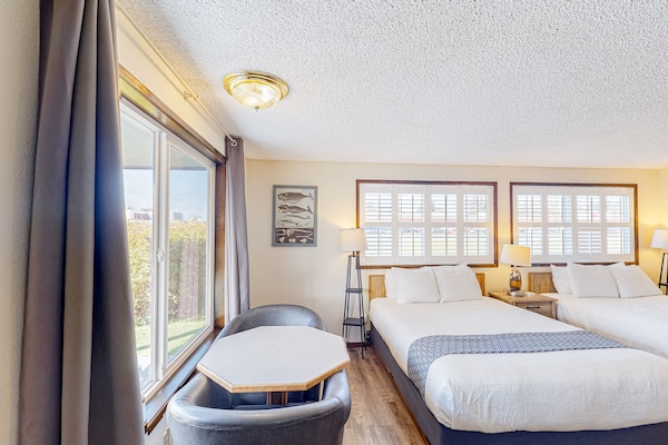 The Lamplighter Inn - Unit 116 & 117 | Motel In Downtown Bandon - Bandon, OR