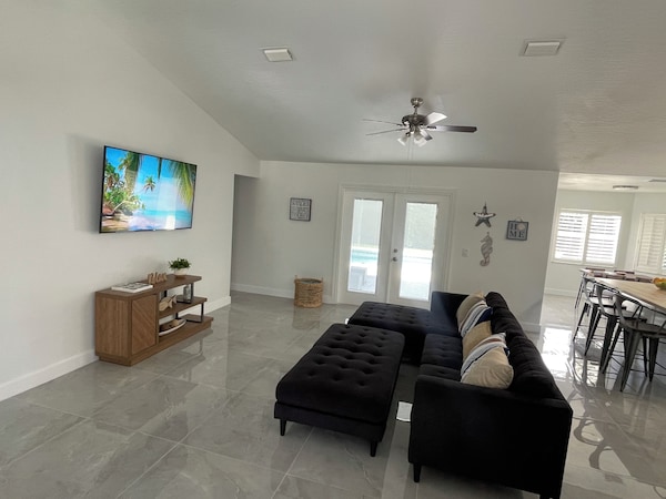 Beach Getaway - Private Remodeled Pool Home Only 5 Miles From Beautiful Beaches. - Sebastian, FL