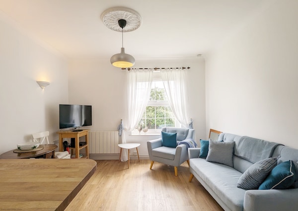 Emsdale House -  A Flat That Sleeps 4 Guests  In 2 Bedrooms - Hayling Island