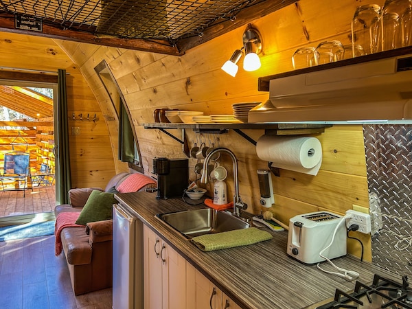 River/ Wooden Hottub Hobbit's Cabin In The Wood! - Saguenay