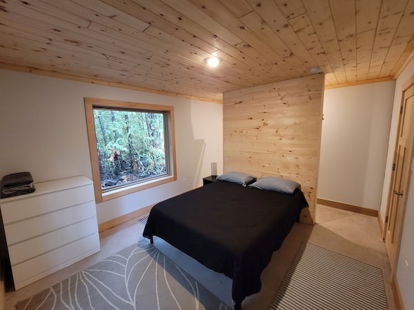 Copper Harbor Chalet. A 2 Bed\/2 Bath Cozy Wooded Retreat Near Lake Superior - Copper Harbor, MI