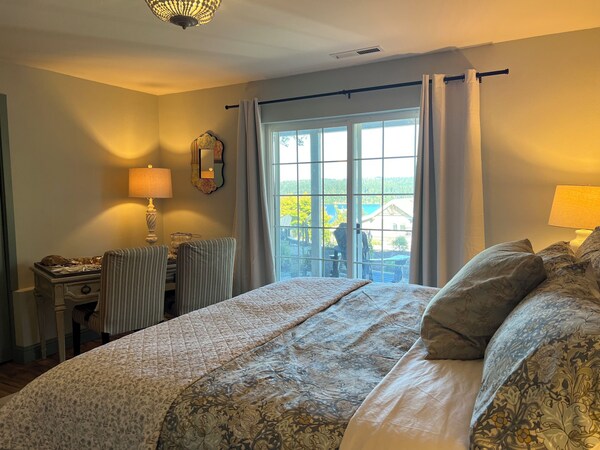 Harbor Vista On Par: Whidbeys Newest Remodeled Space With Water Views & Hot-tub - Camano Island, WA