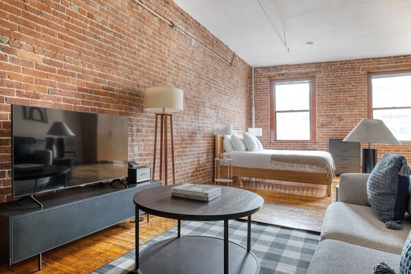 Charming South End Studio W\/ Building W\/d, Nr Dining, By Blueground - 퀸시