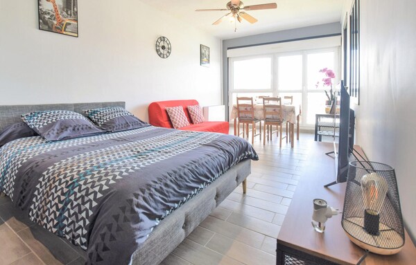 In A Central Location Of Caen, This Bright And Compact Studio Apartment Welcomes You. - Ifs