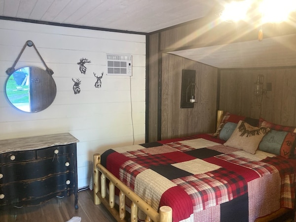 Small Cozy Cabin On Private Property - Custer, SD