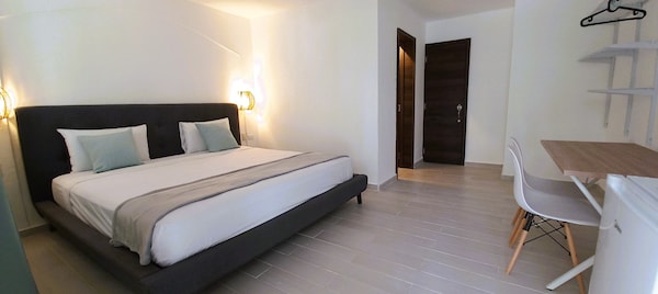 Premium King Bed Suite Connecting Pool And Beach Club - La Piazzetta #72 - Punta Cana