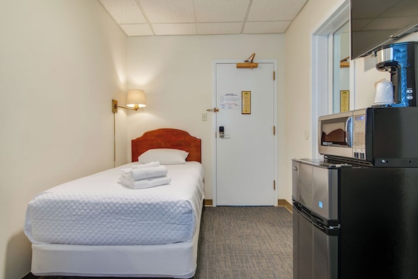 Revamped Dorm Room - Great Location! - Nashville, TN