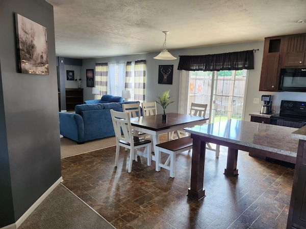 Private Family Getaway/with Work Area - Greenville, MI