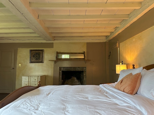 Authentically Restored Historic Farmhouse On 96 Acres! - Priam Vineyards, Colchester