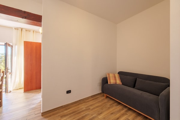 Apartment In Villa "Bilocale In Villa Vista Mare" With Private Terrace & A/c - Golfo Aranci