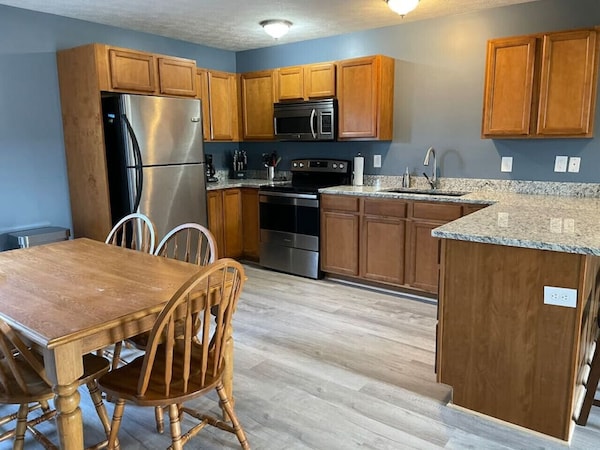 Luxury Townhome #1  - Remodeled Feb 2021 - Oliver Winery, Bloomington