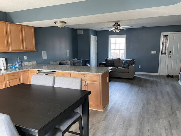 Luxury Townhome #2  - Remodeled Feb 2021 - Oliver Winery, Bloomington