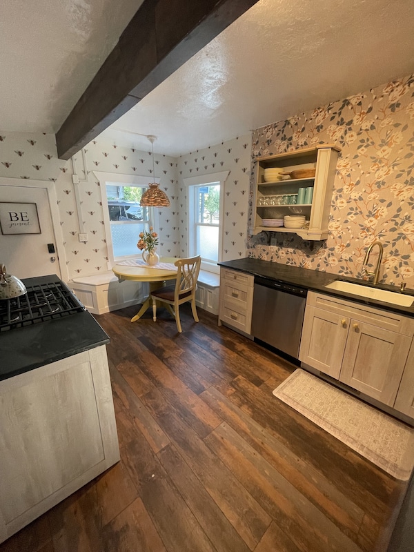 "Bee Home Away From Home!"
A Pioneer Charmer, Fully Updated With Buzzing Decor. - Utah