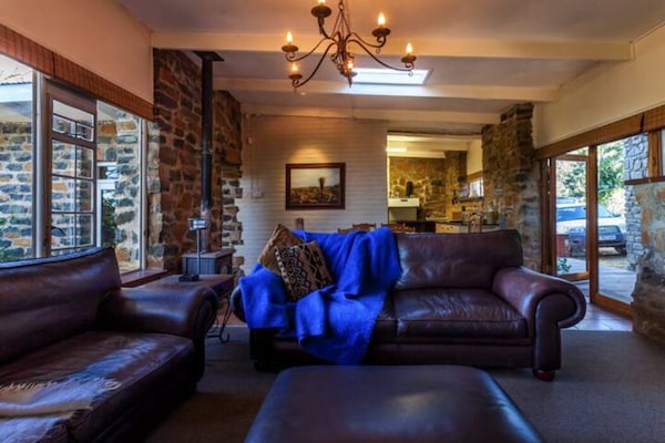 A Lovely Old Stone Cottage In Forest Setting. Cozy And Family Friendly! - Hogsback