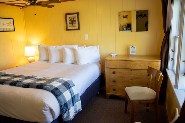 Cheery Cape Style 1br\/1ba  Detached, One-story Cottage; Isleview Motel & Cottages By Ohana Inns - Acadia National Park